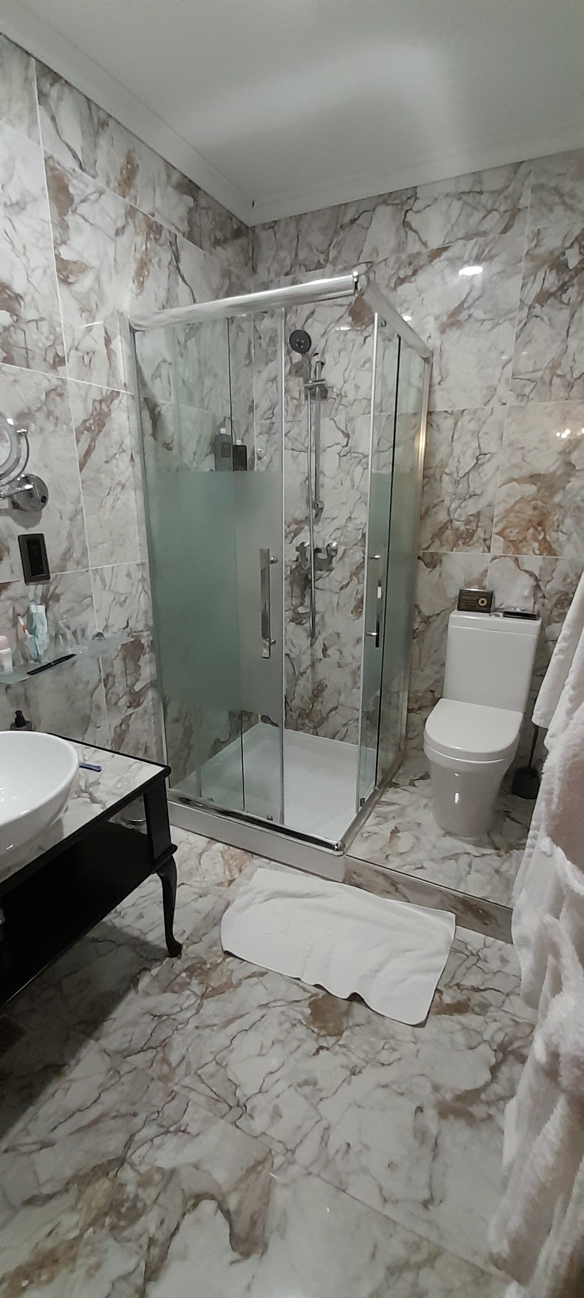 Julina Boutique Living-浴室