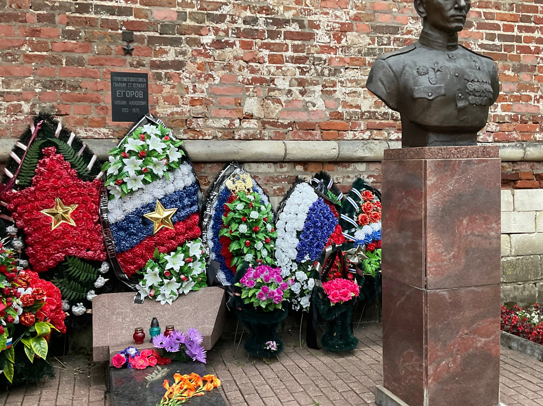 Grave of the Hero of the Soviet Union Yegorov-Smolensk必去景点