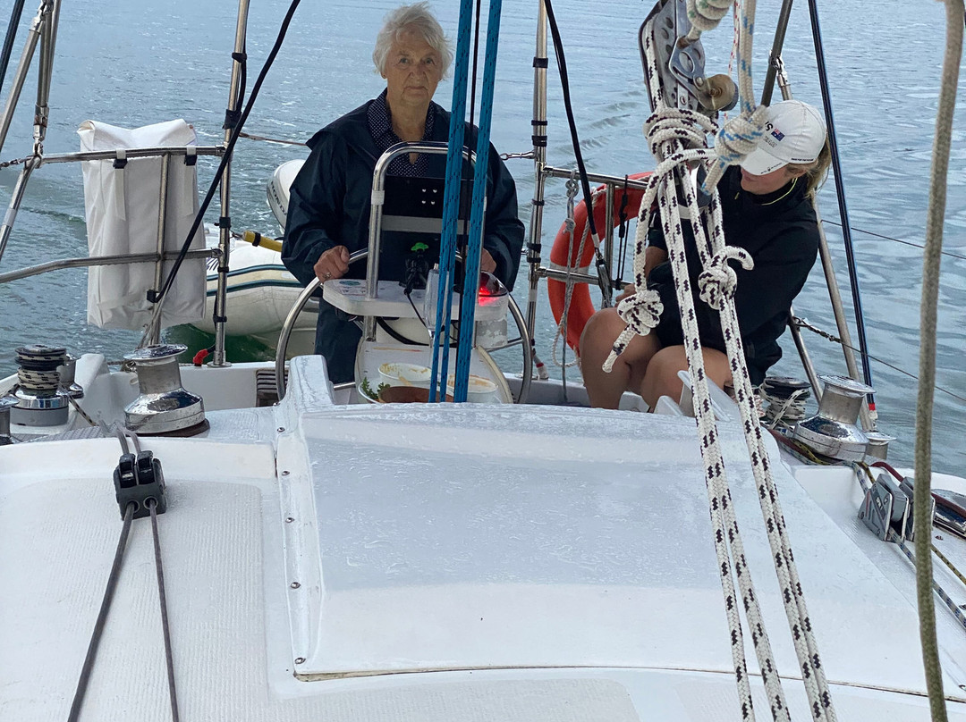 Lake Macquarie Sailing Tours景点图片