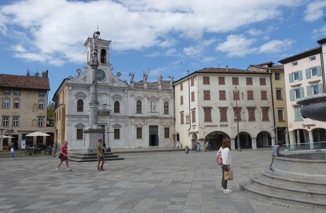 La Colonna con la Statua della Madonna con Bambino景点图片