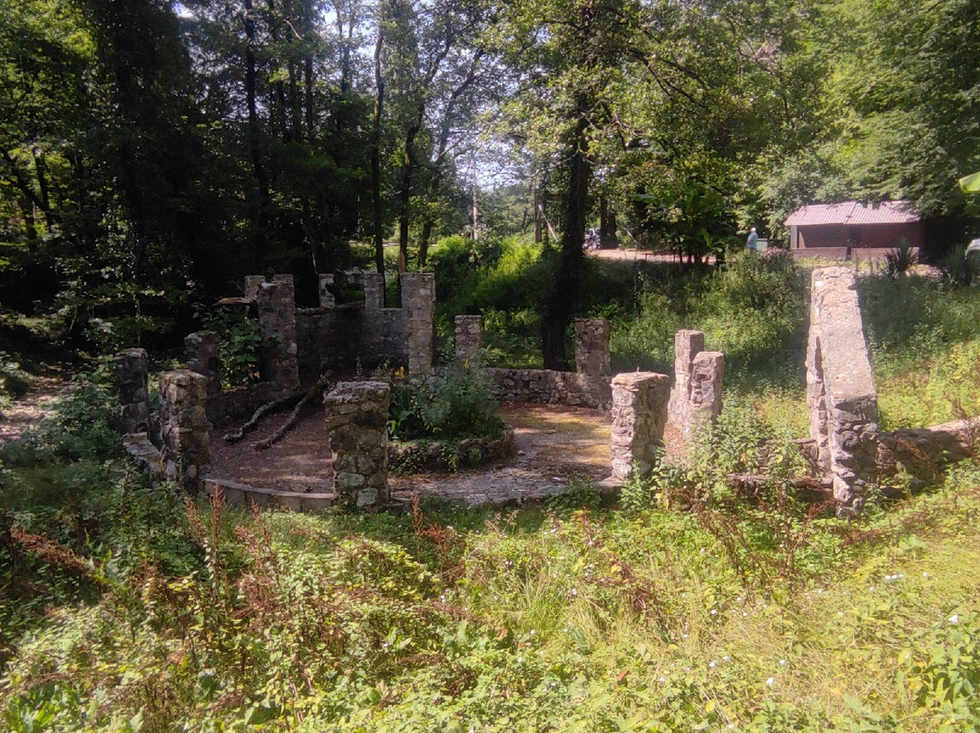 Chudo Krasotka Waterfall景点图片