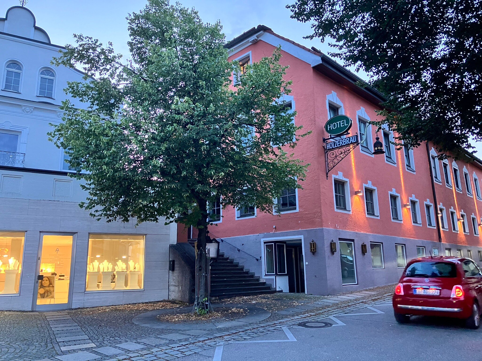 霍尔扎巴酒店-官方