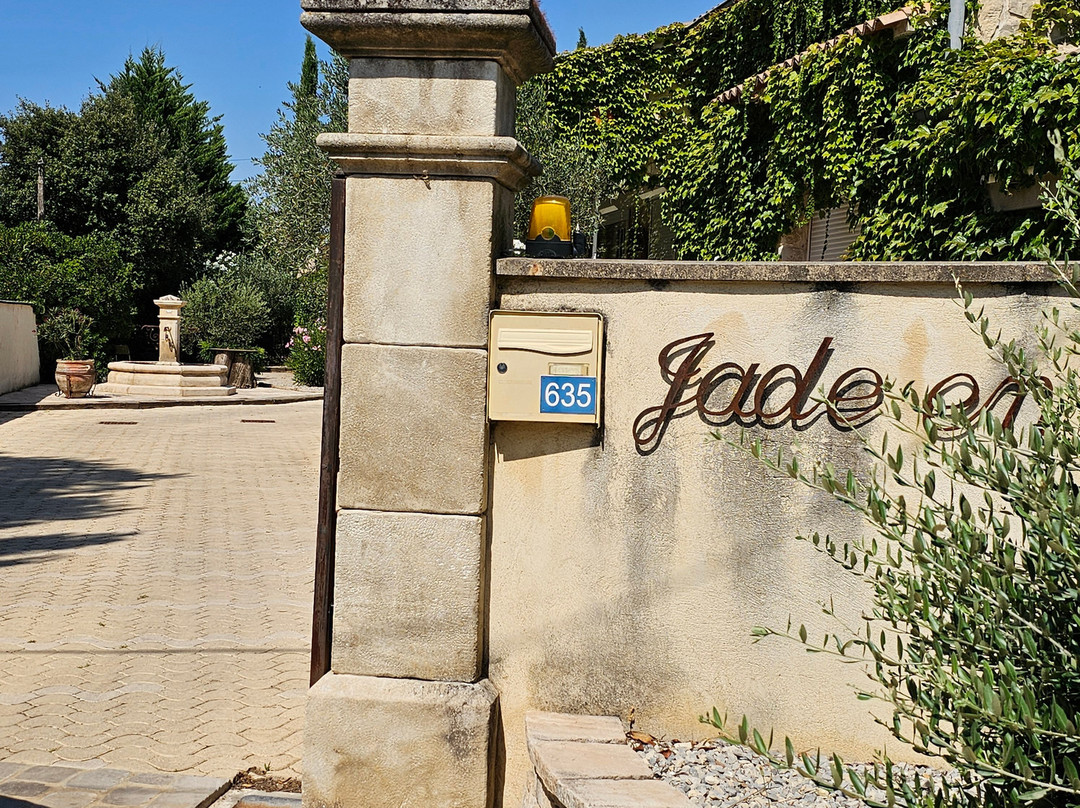 普罗旺斯翡翠酒店主图