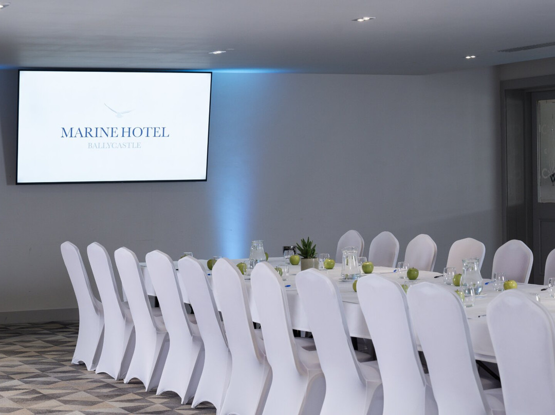Marine Hotel Ballycastle主图