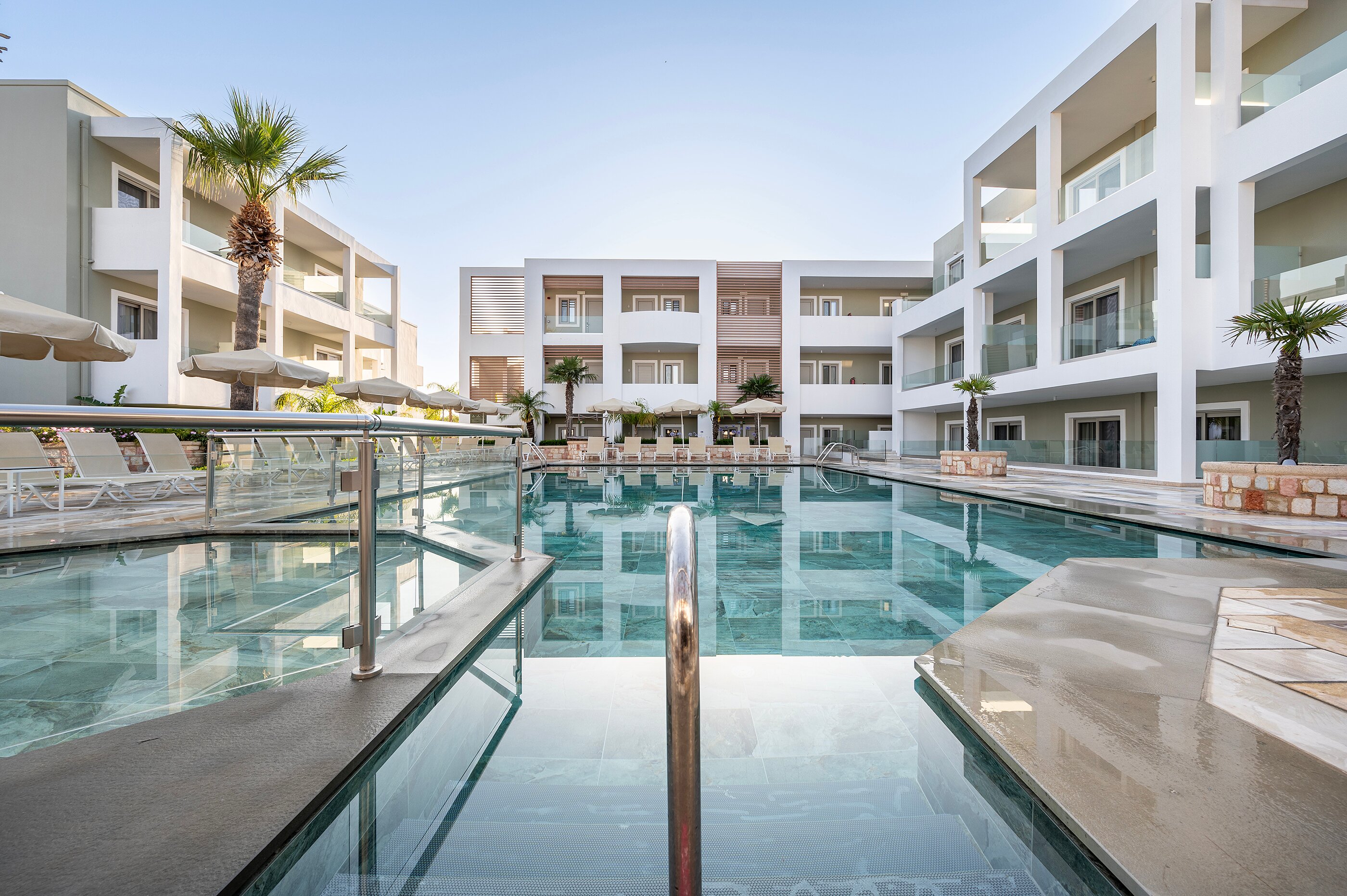 Mythos Suites Hotel-泳池