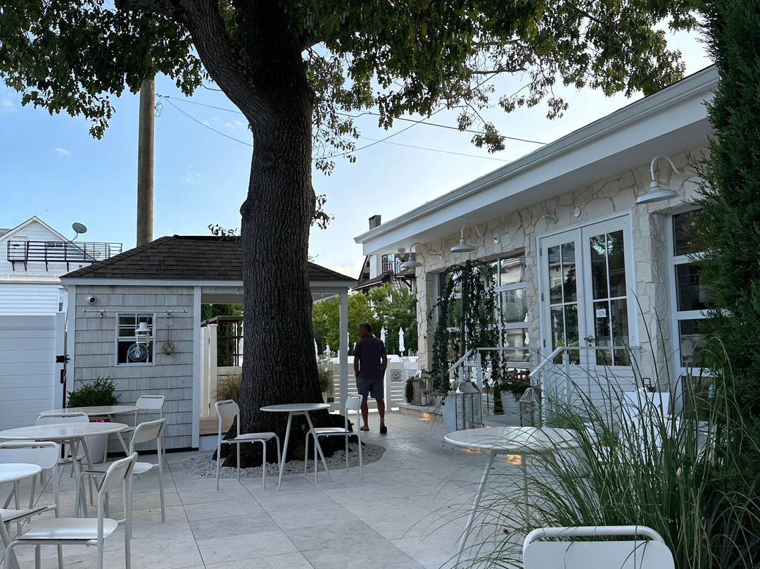 The St. Laurent Social Club & Guest Rooms主图