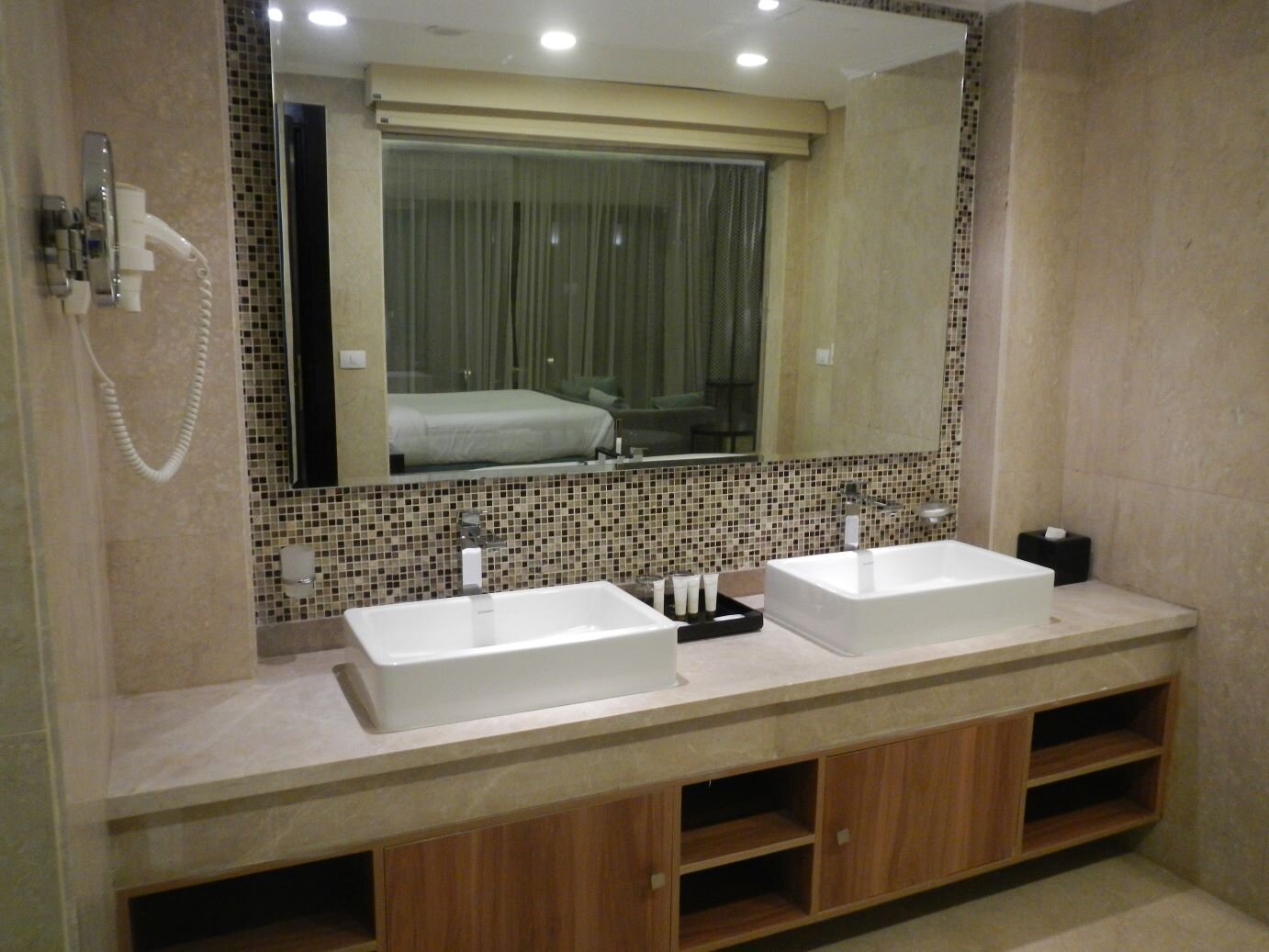Triumph Luxury Hotel-浴室