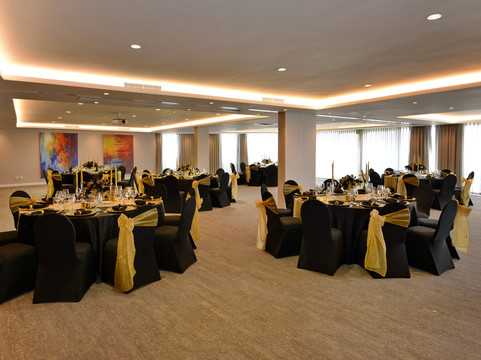 拉古恩海滩水疗酒店主图