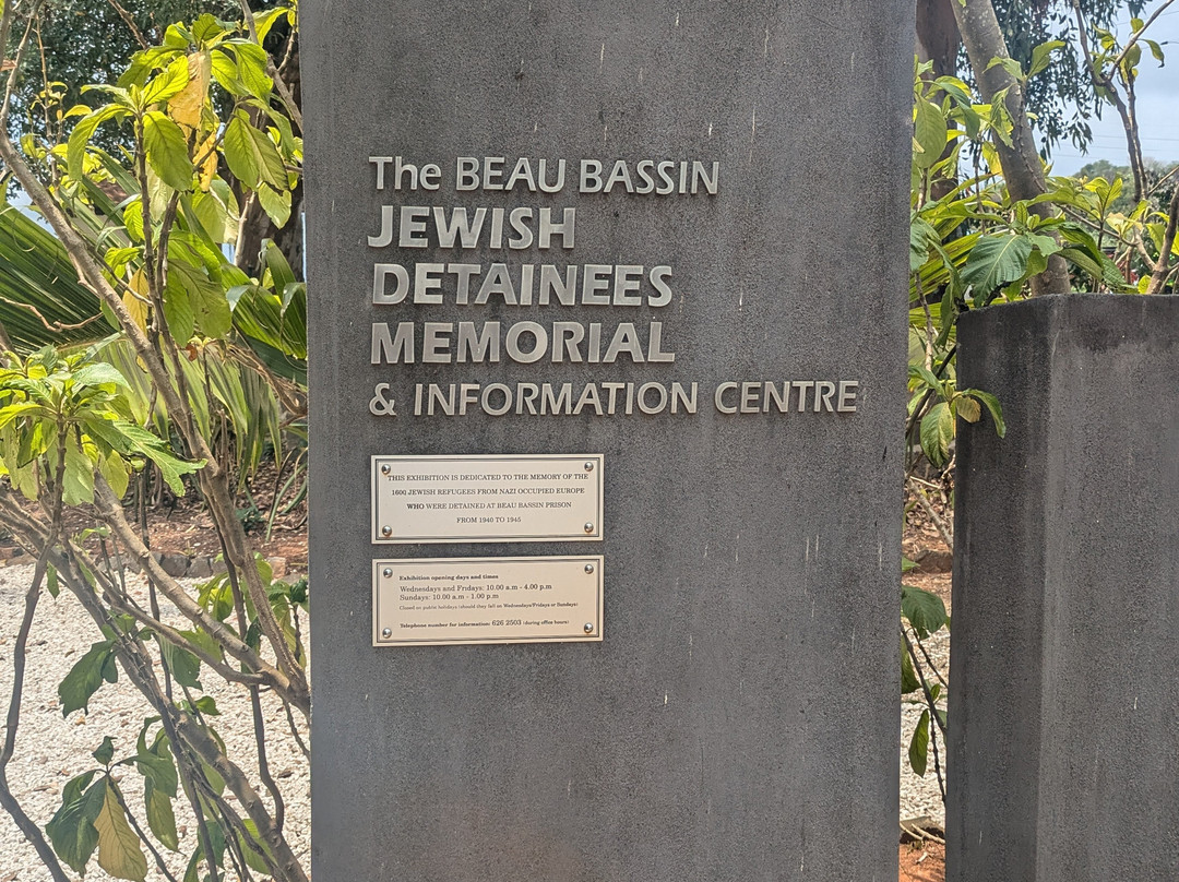 Jewish Detainees Museum and Saint Martin Jewish Cemetery-Bambous必去景点