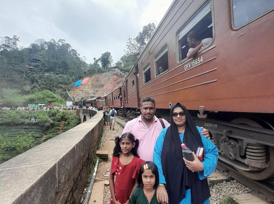 Pragi-tuk tuk & Taxi tours Nanuoya-奴娃拉伊利雅必去景点