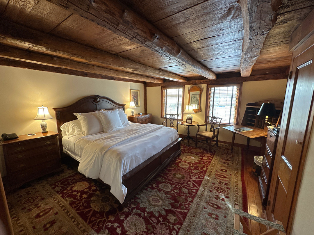 The 1708 House主图