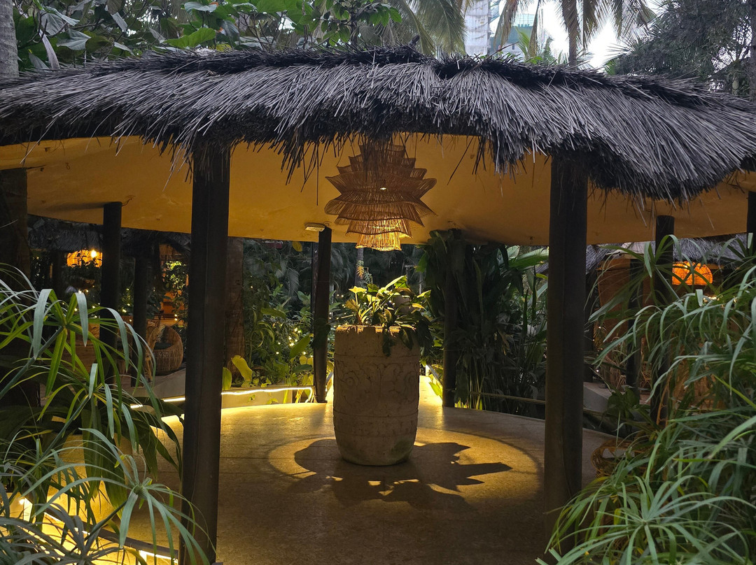 Holiday Village主图