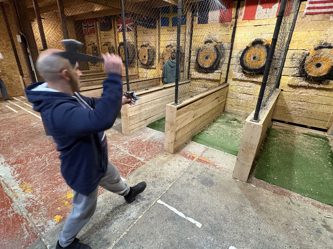 Karnage Club - Lancer de Haches Rage Room & Karaoké Boxs景点图片