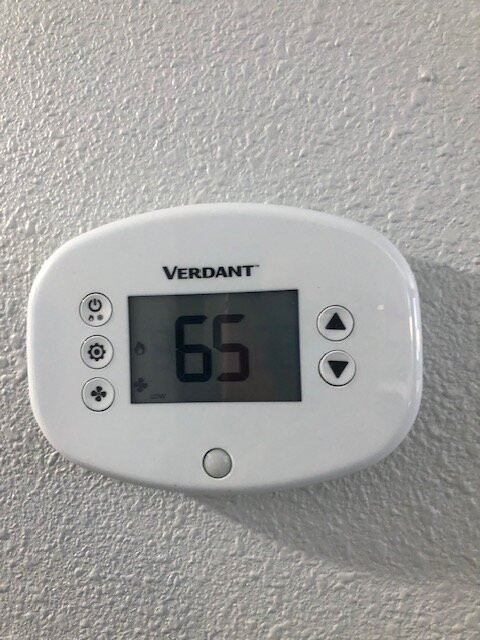 格罗夫城温德姆速8酒店主图