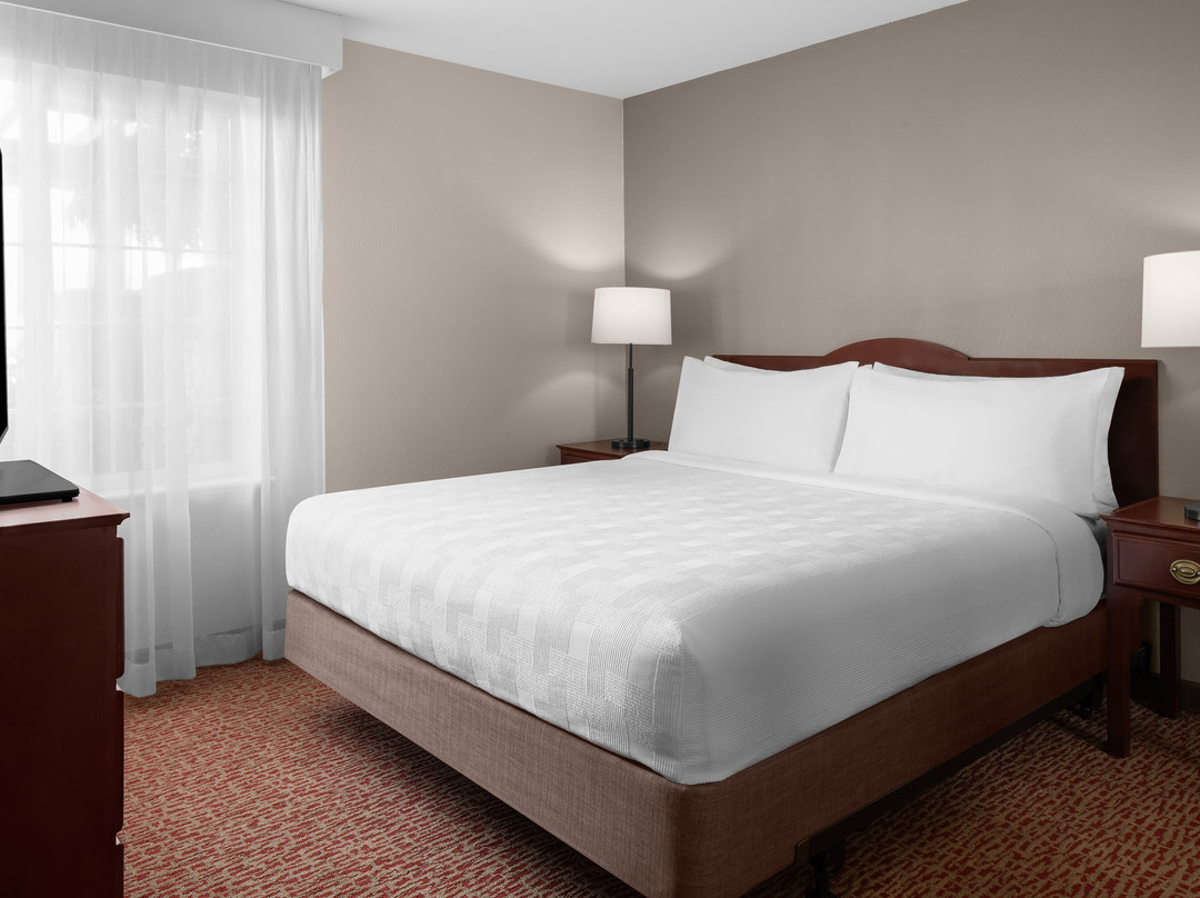 普莱森顿拉克斯珀全套房酒店主图