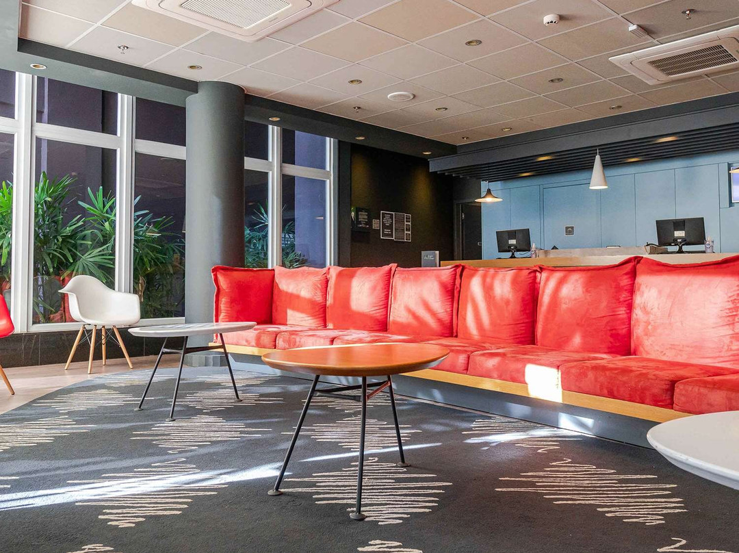 宜必思容迪亚伊购物中心酒店主图