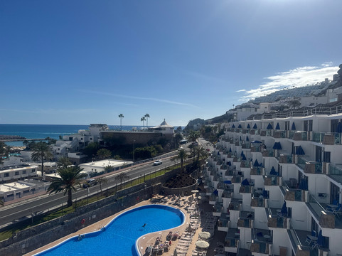 瑞佛利集团酒店主图