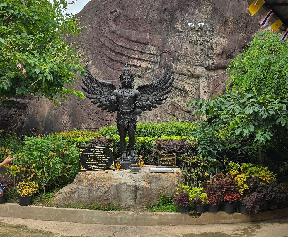 Wat Tham Pha Daen-沙功那空必去景点