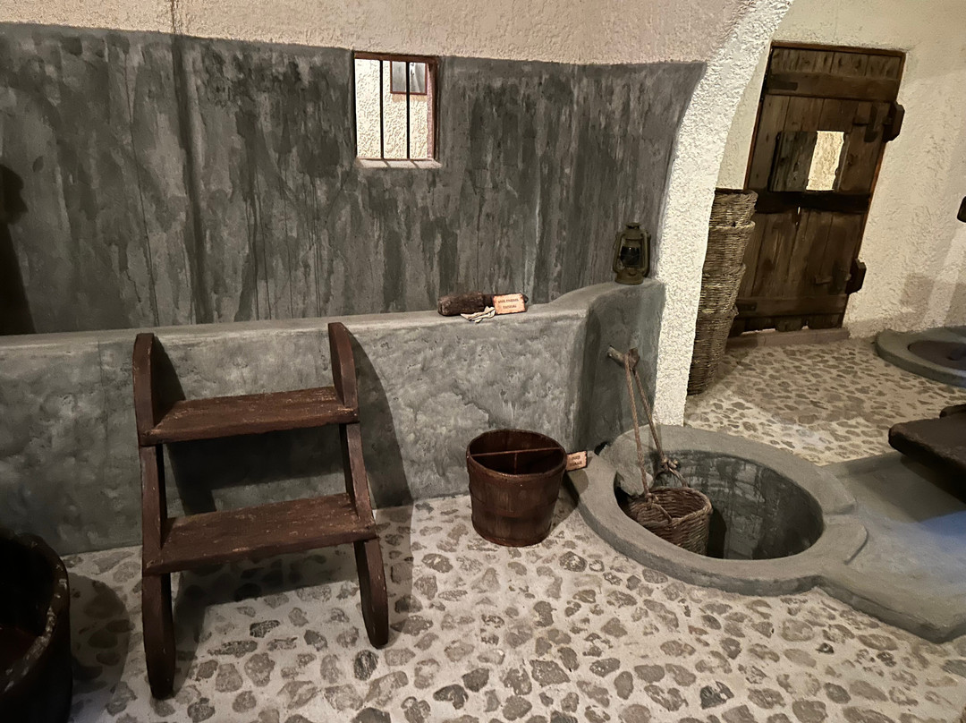 Canava Santorini Distillery景点图片