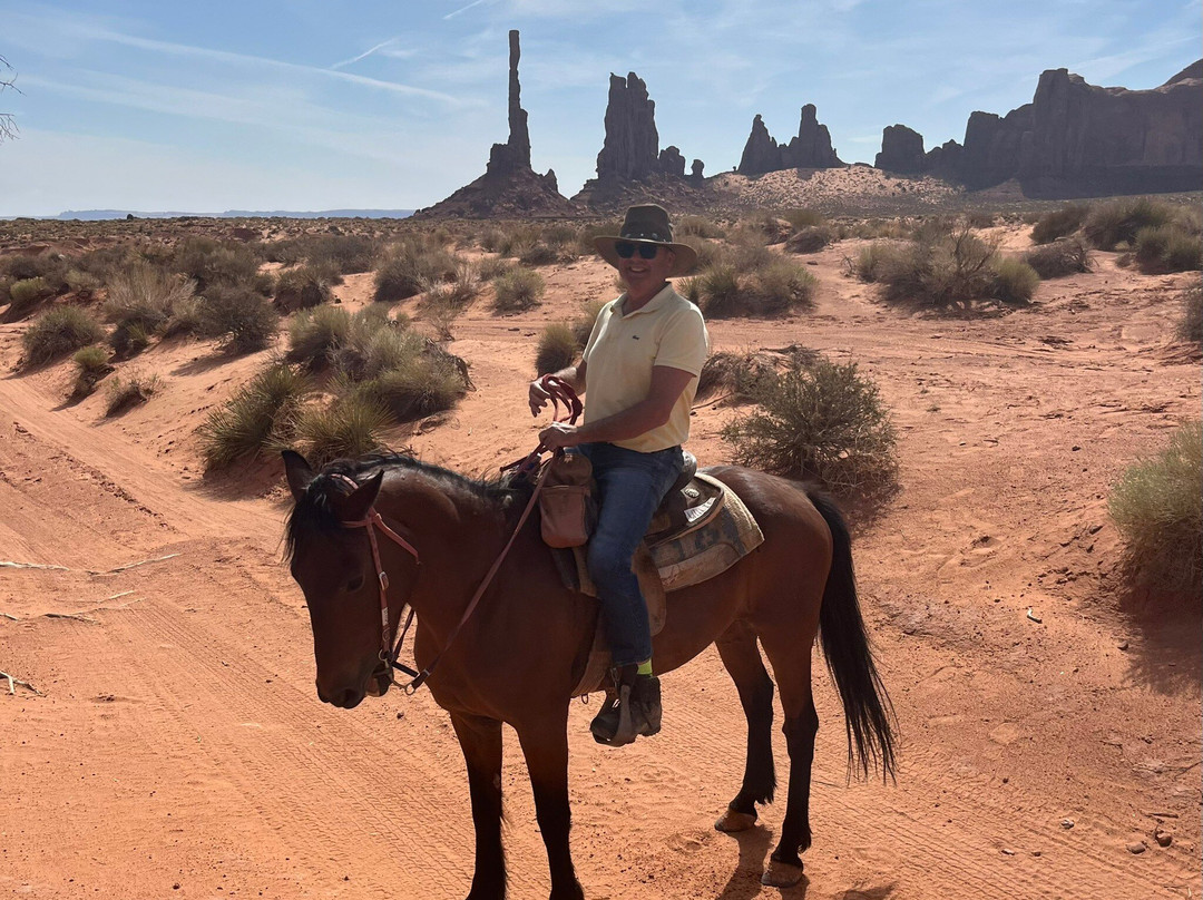 Dineh Trail Rides-纪念碑公园必去景点