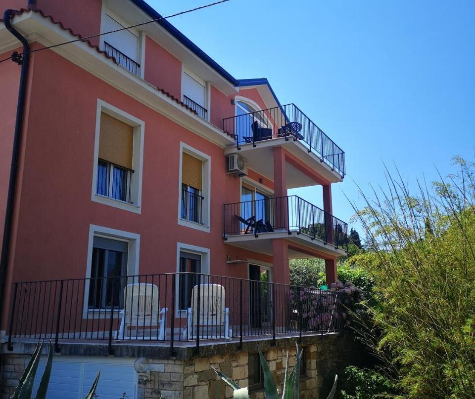 Apartment & Rooms Lilis