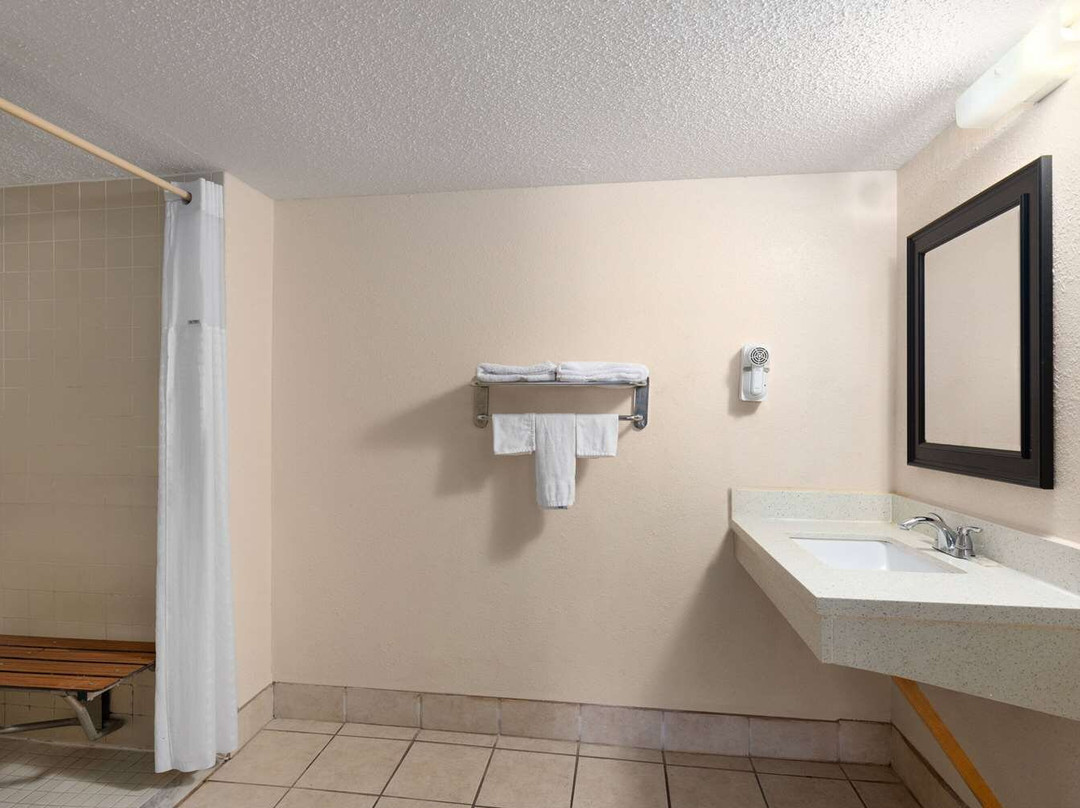 Super 8 by Wyndham Fort Mitchell Cincinnati Area