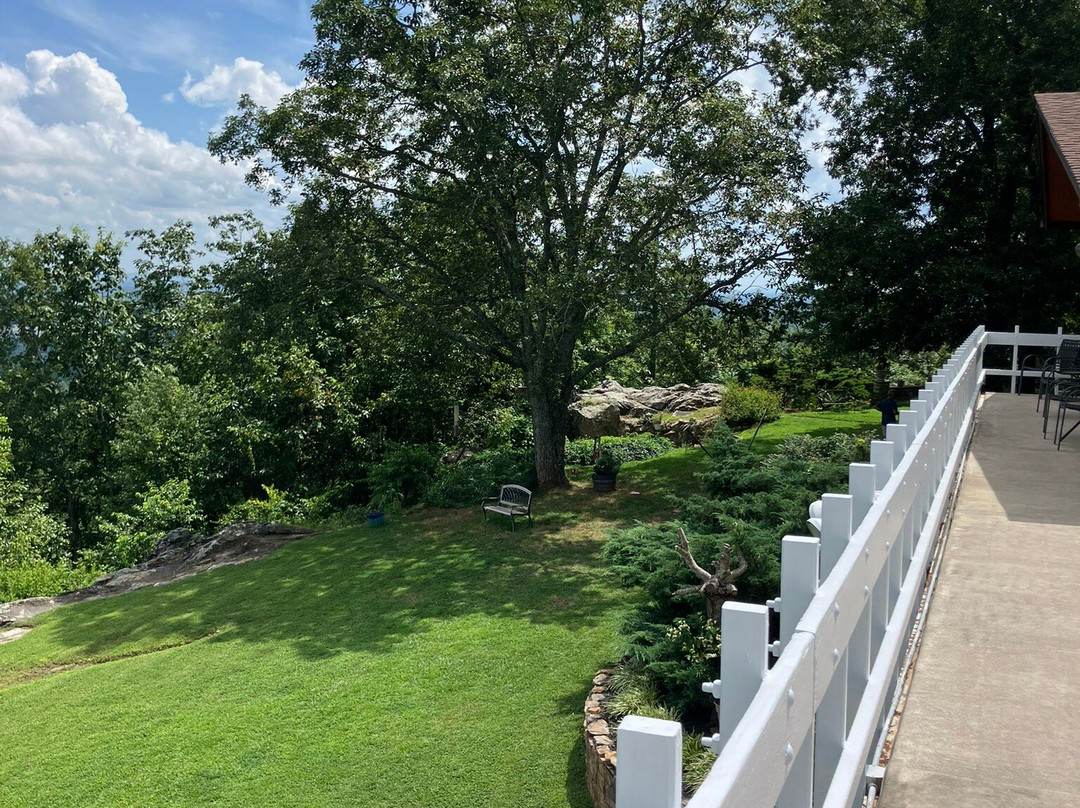 The Secret Bed and Breakfast Lodge主图