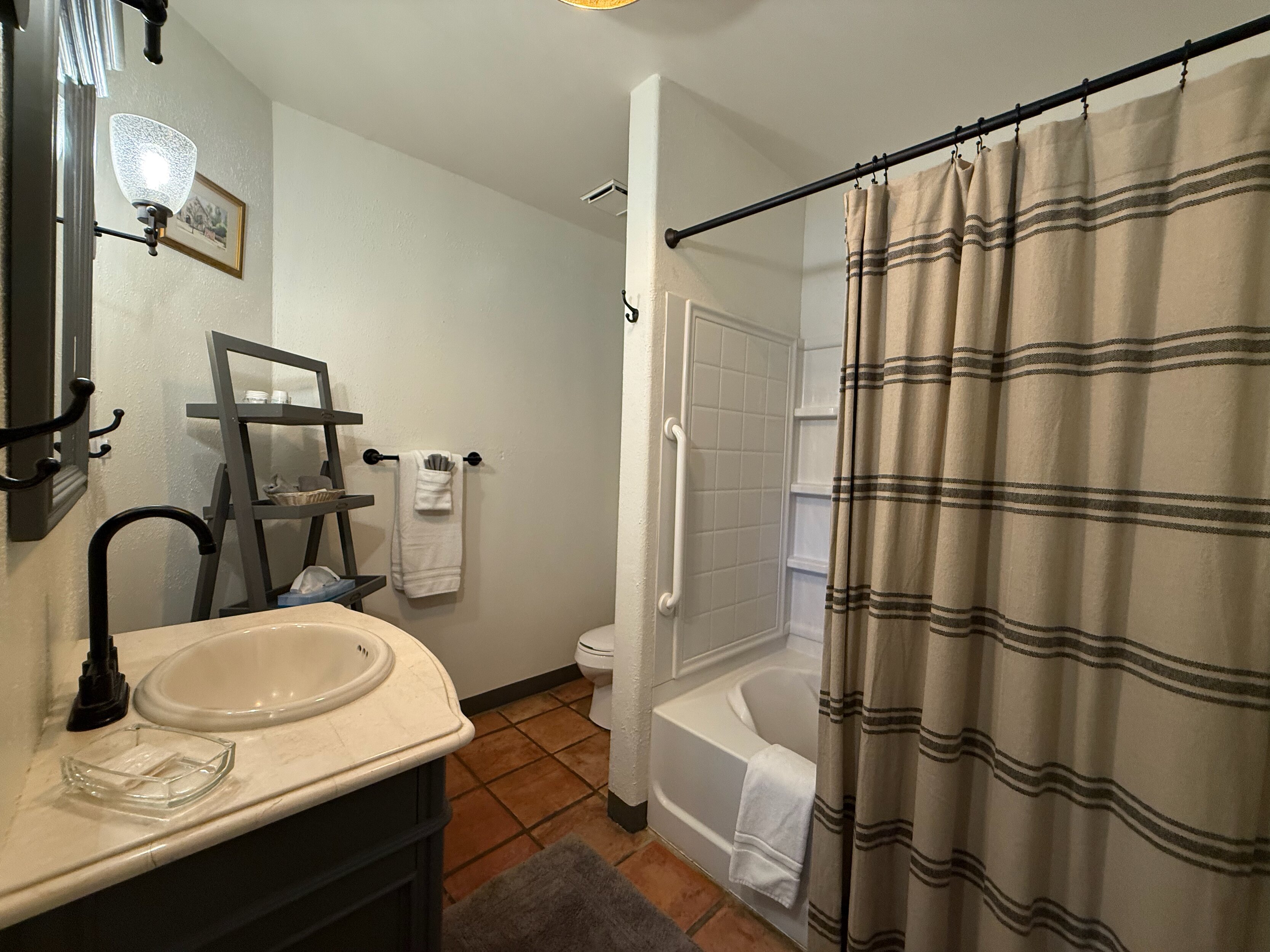 Campbell House Inn-浴室