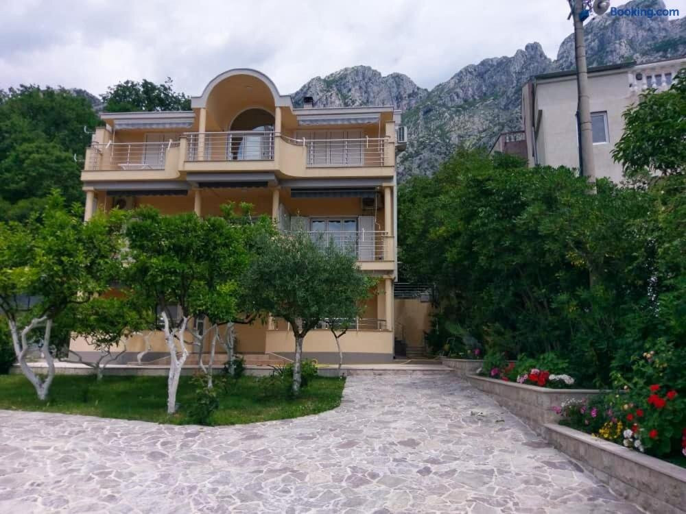 Casa A.V