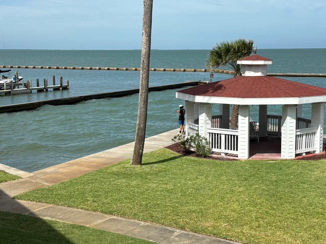 阿兰萨斯湾灯塔酒店主图