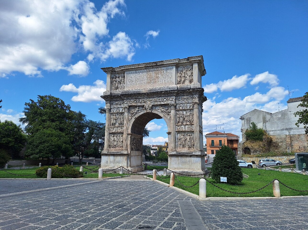 Arco di Traiano-贝内文托省必去景点