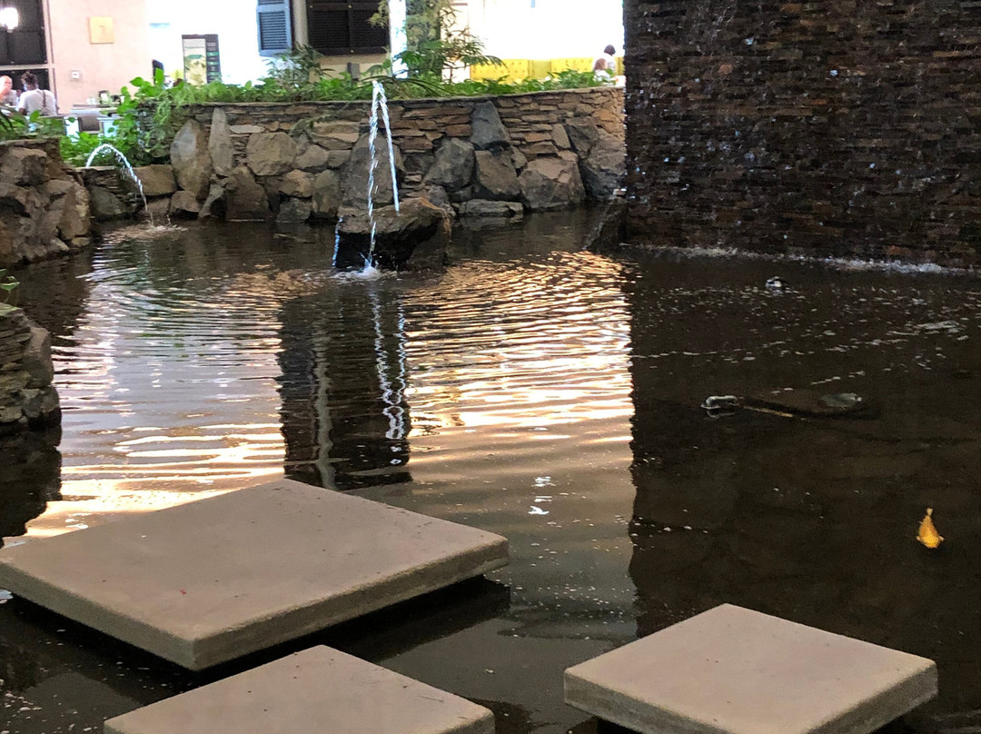 洛杉矶格兰岱尔希尔顿大使套房酒店主图