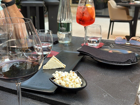 Painted Black The Italian Gastro Club-地拉那必去景点