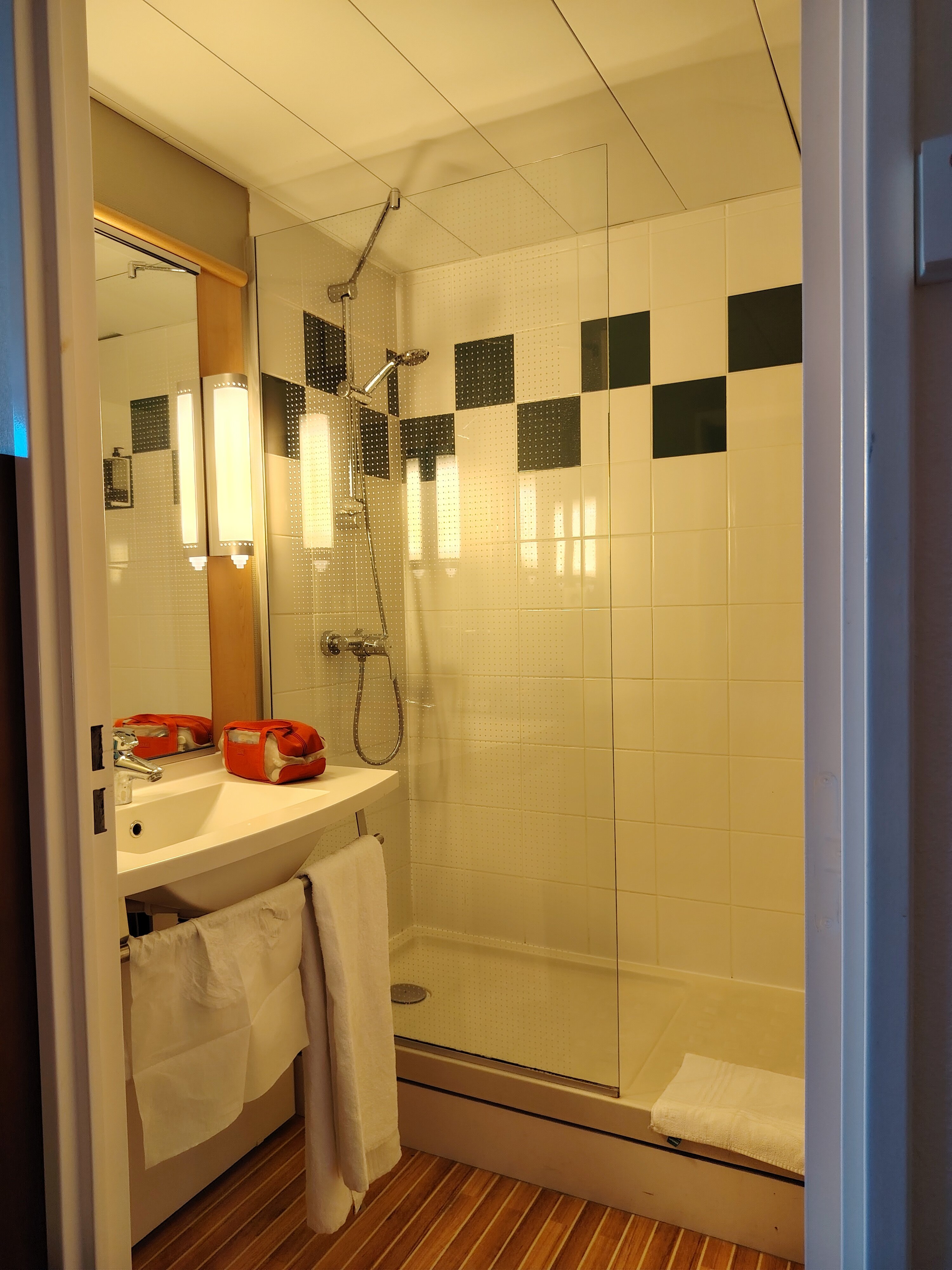 宜必思瓦纳酒店-官方