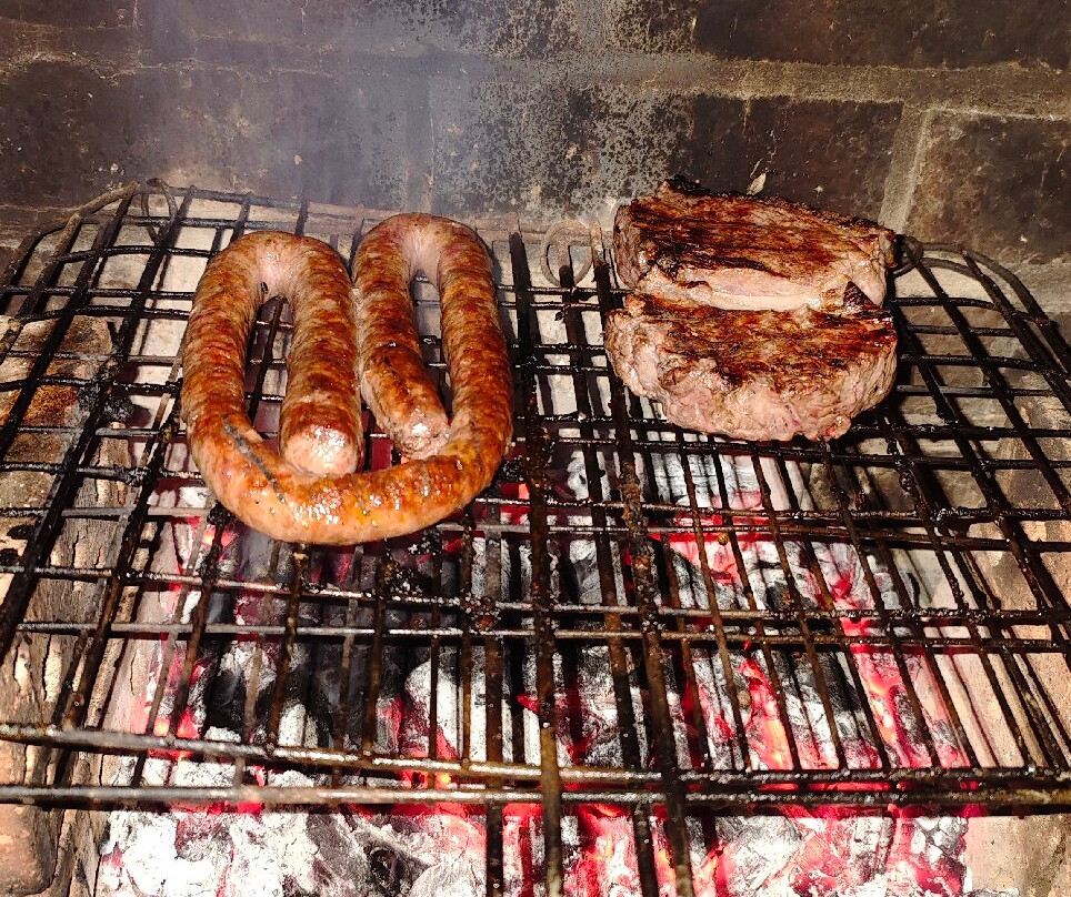 A Hilltop Country Retreat主图