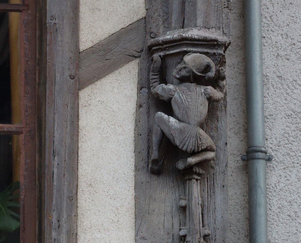 Maison de l'Acrobate-布洛瓦必去景点