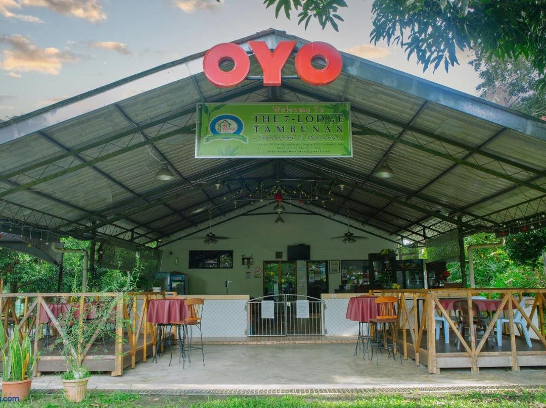 Oyo 90037 The 7 Lodge Tambunan