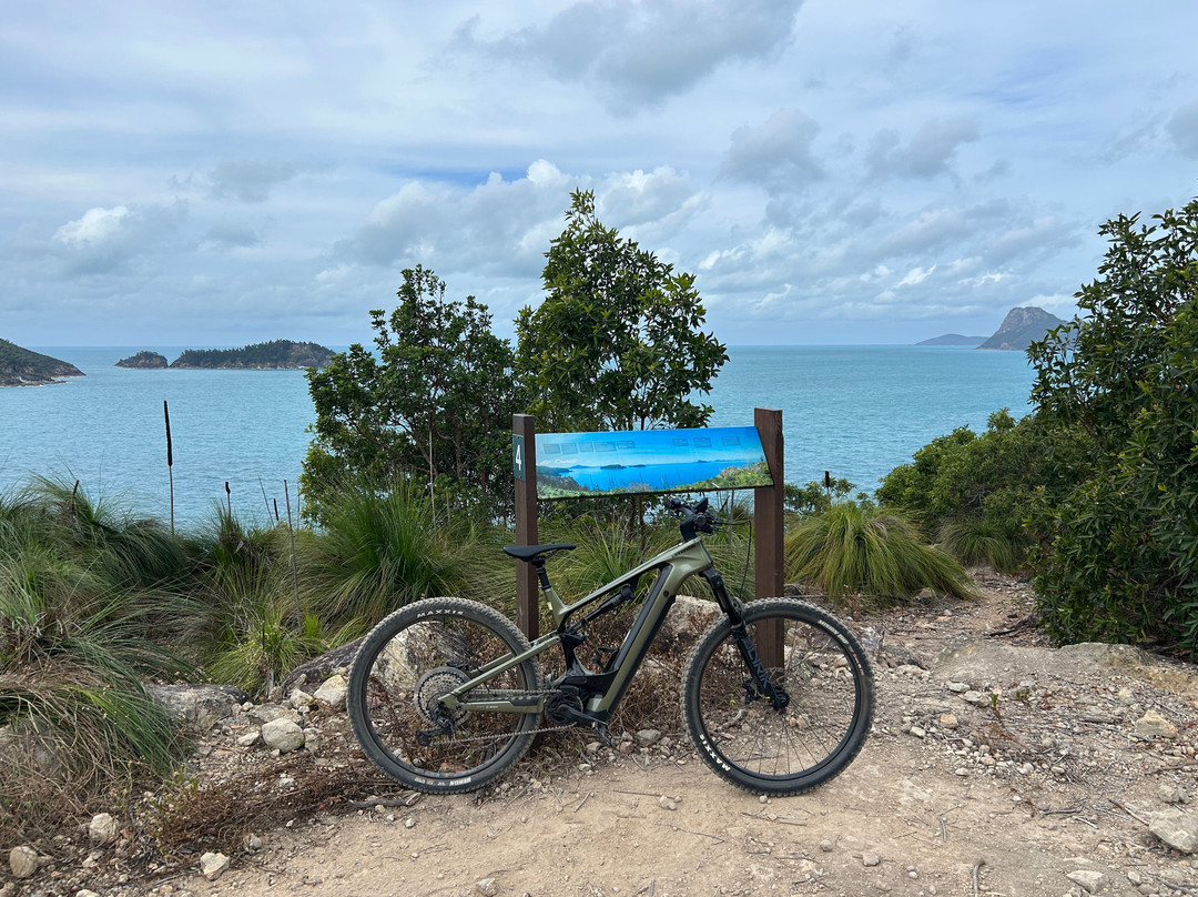 HI Trails HQ-汉密尔顿岛必去景点