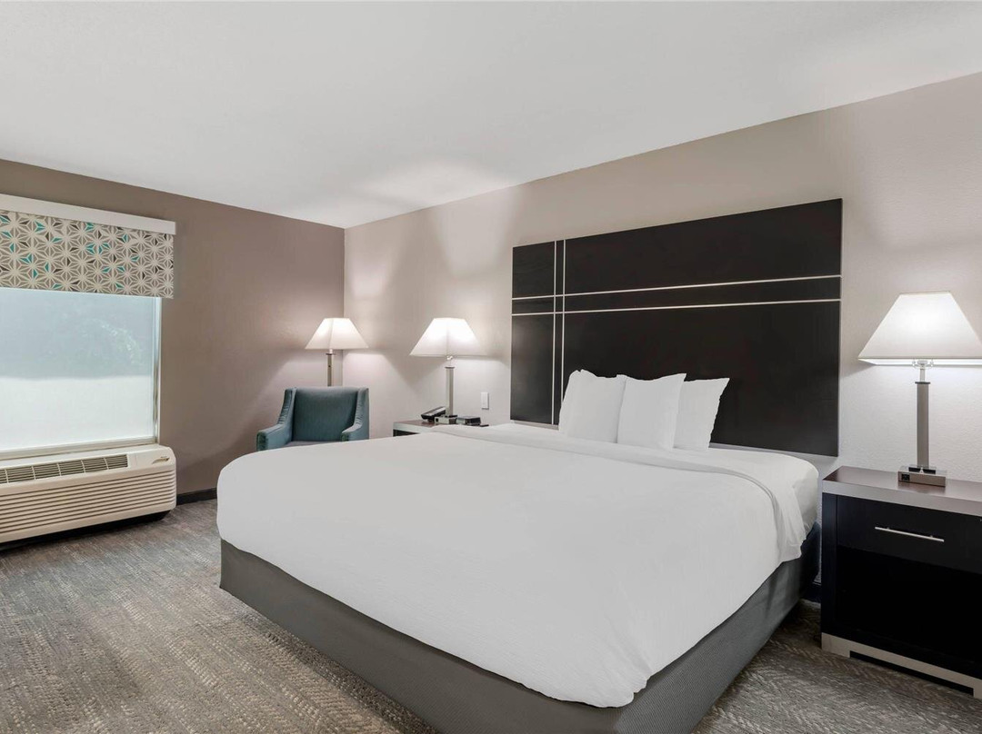 Fairburn酒店住宿-品质旅馆