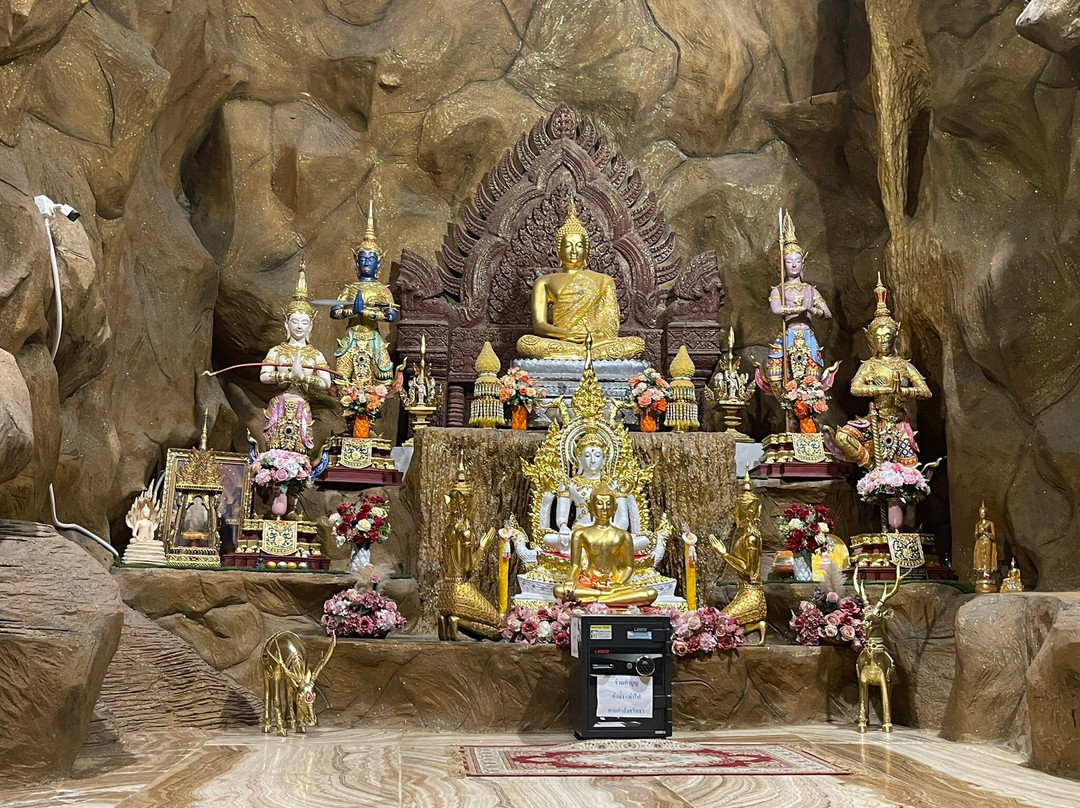 Wat Maneewong-坤西育必去景点