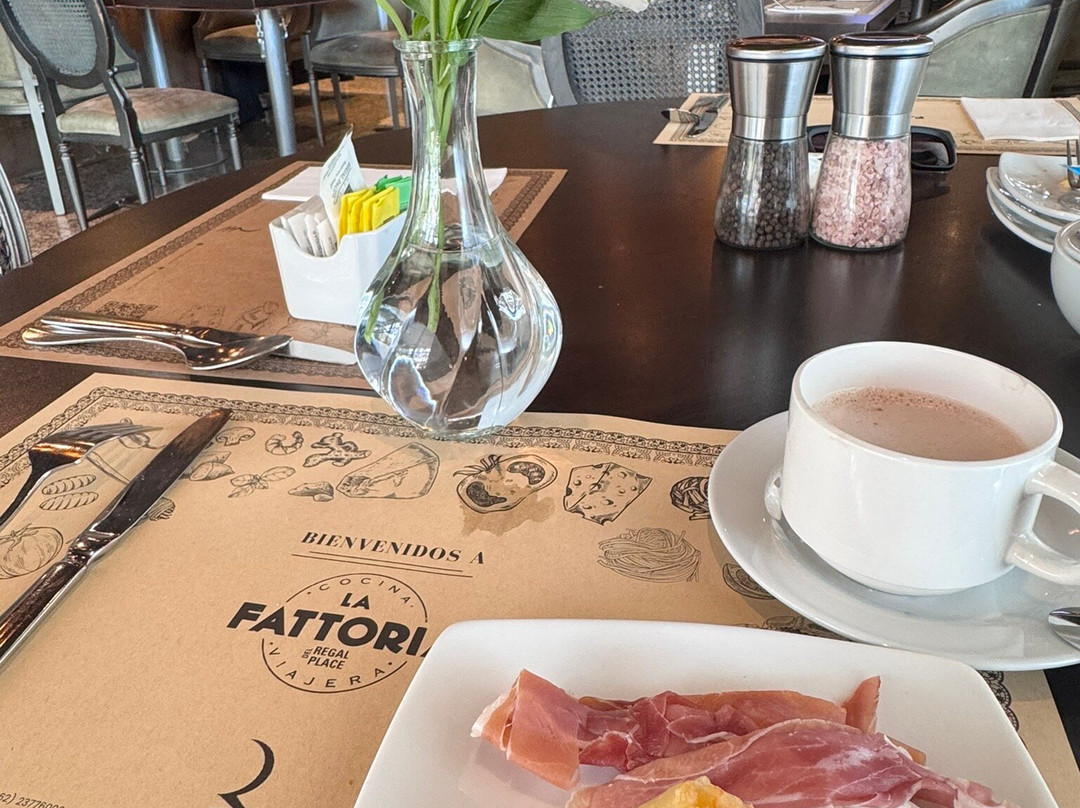 Regal Pacific Hotel主图