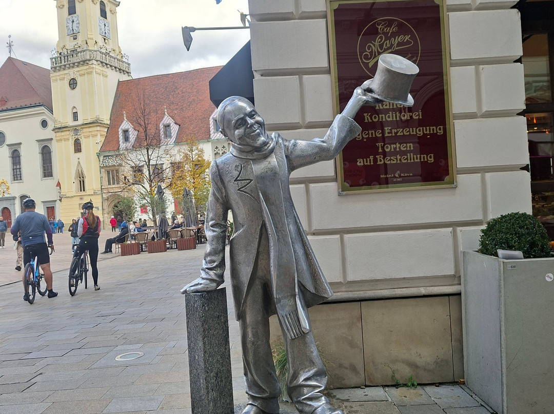 Schone Naci Statue-布拉迪斯拉发必去景点