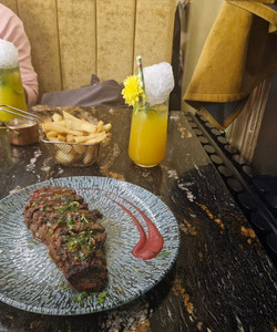 Eat Meat Halal Steakhouse餐厅图片