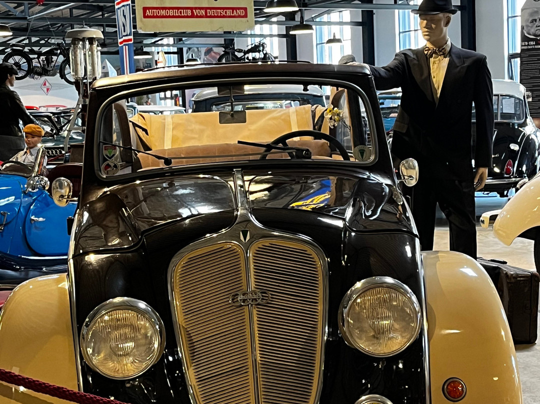 Zylinderhaus Nostalgie & Oldtimer Museum-贝恩卡斯特尔－屈斯必去景点
