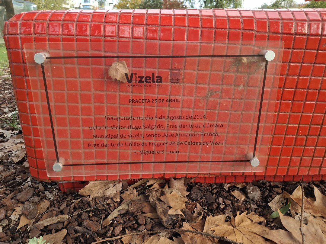 Monumento Ao 25 De Abril