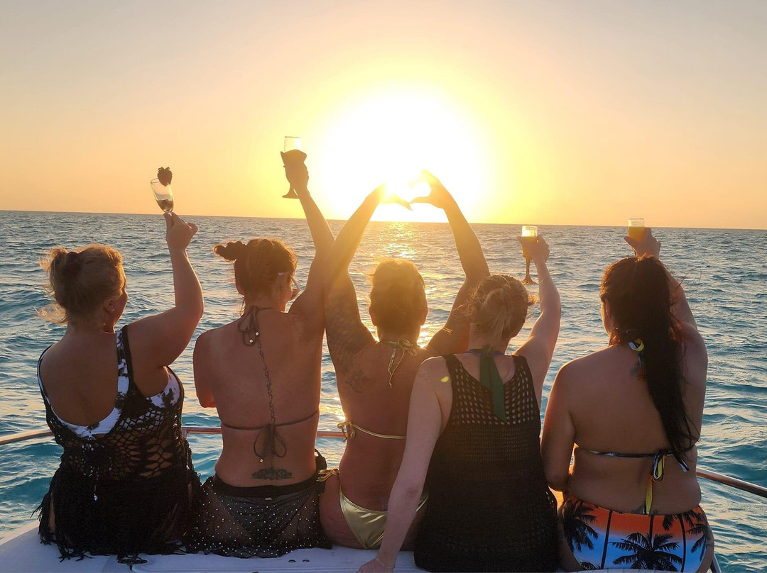 Rising Tide Tours-普罗维登西亚莱斯必去景点