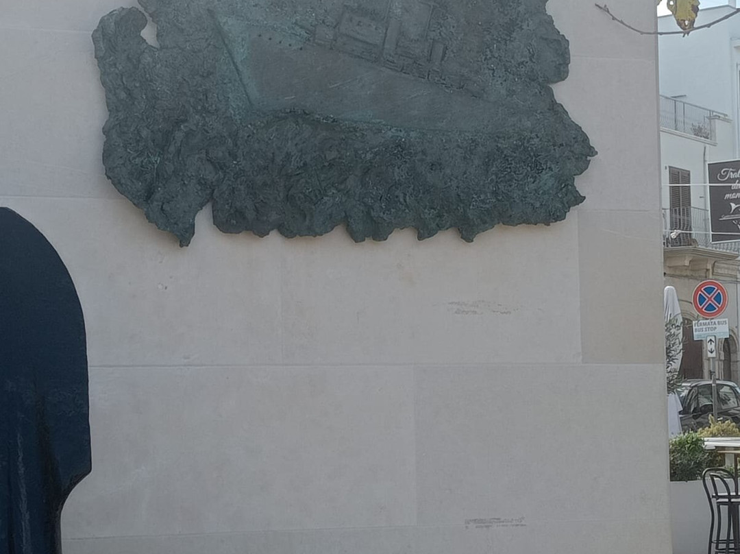 Monumento ai caduti-阿尔贝罗贝洛必去景点