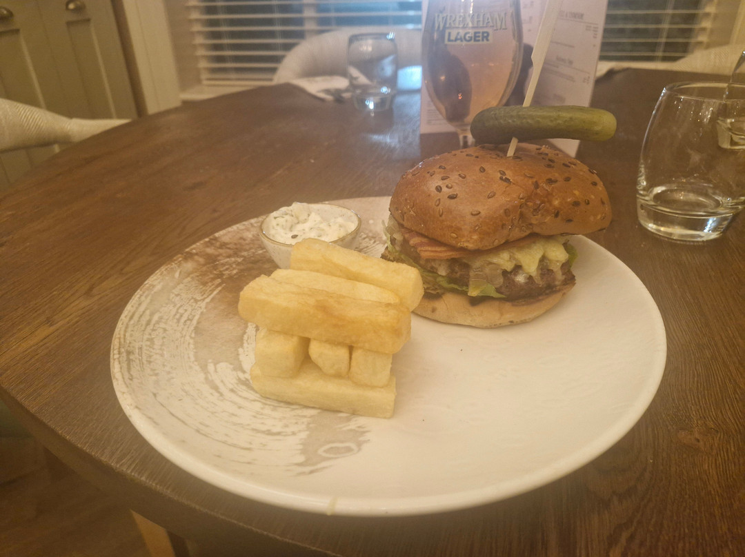 霍尔特住宿酒店主图