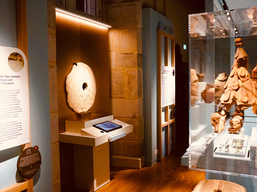 Château des Ducs de Bourbon-蒙吕松必去景点