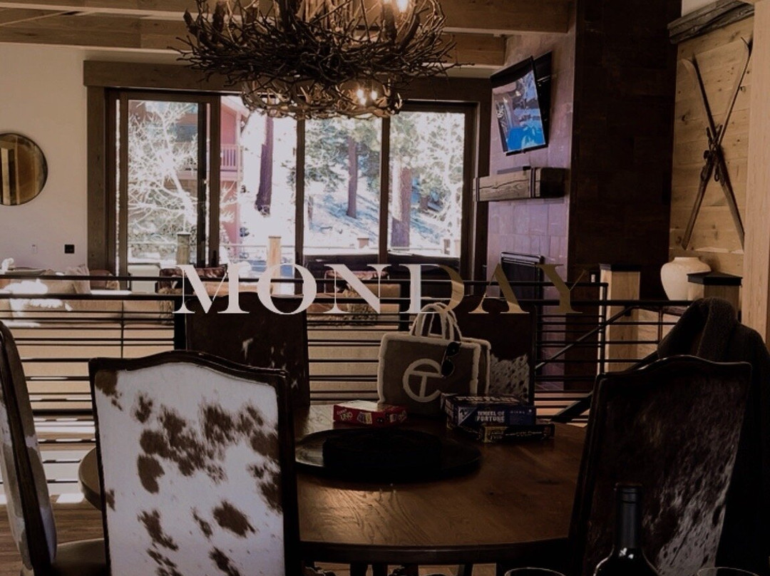 村庄小屋酒店主图